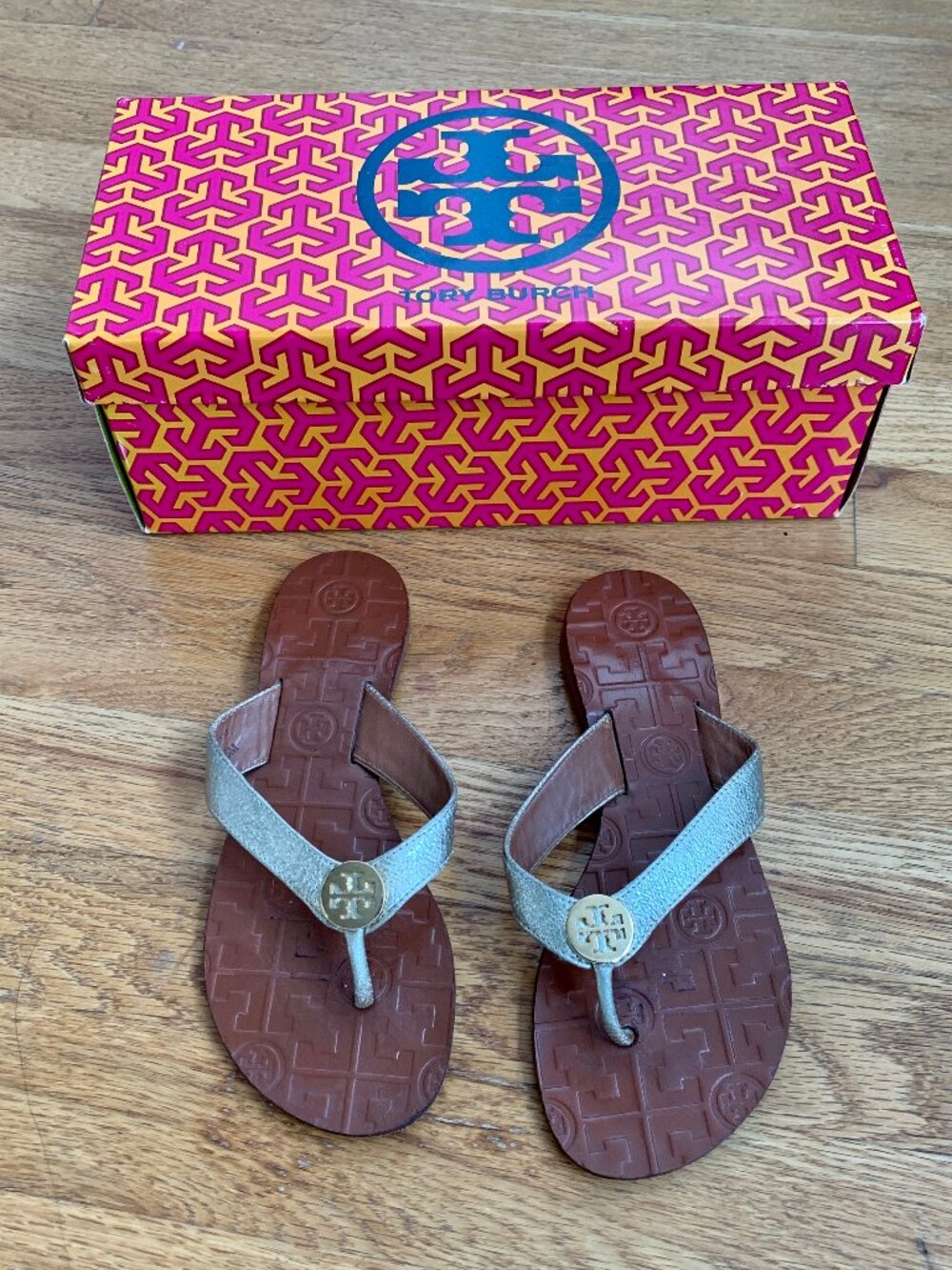EUC Tory Burch Thora Metallic Gold Leather Sandals/ Flip flops with original box